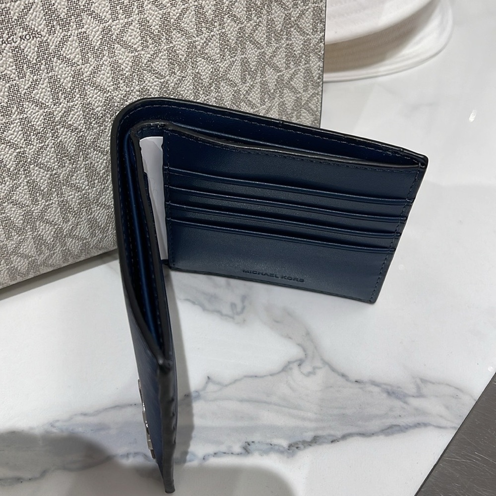Michael Kors Cooper Billfold Wallet
Navy NWT - Picture 4 of 16